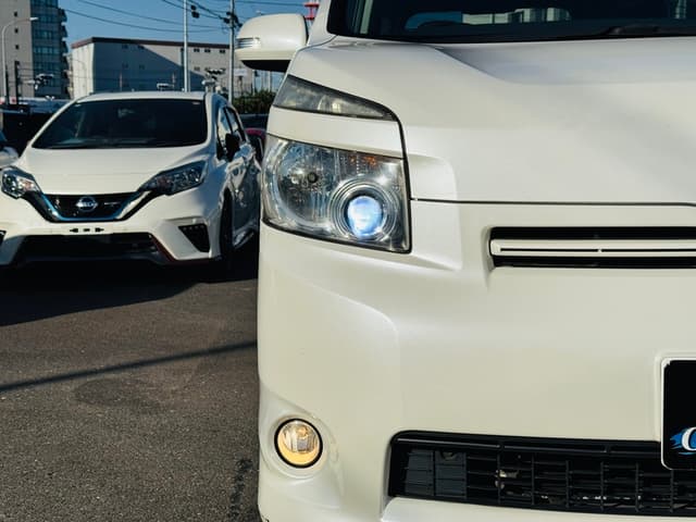 2010 Toyota Voxy JDM car for sale — photo 13 of 25