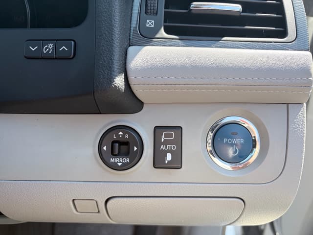 2010 Toyota Crown JDM car for sale — photo 13 of 18