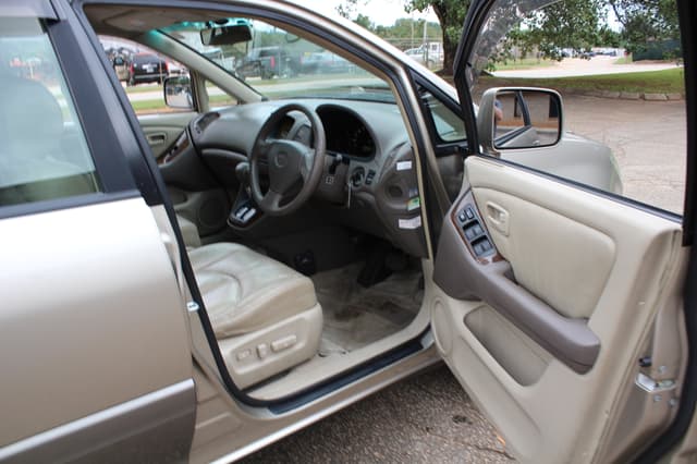 2000 Toyota Harrier JDM car for sale — photo 12 of 25