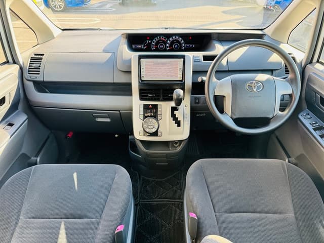 2010 Toyota Voxy JDM car for sale — photo 5 of 25