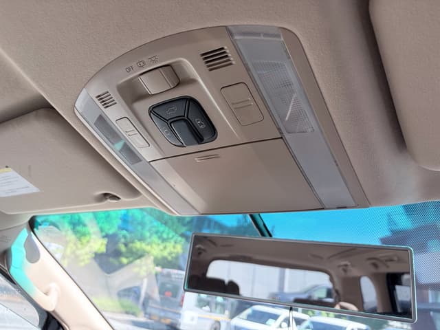 2008 Toyota Vellfire JDM car for sale — photo 12 of 21