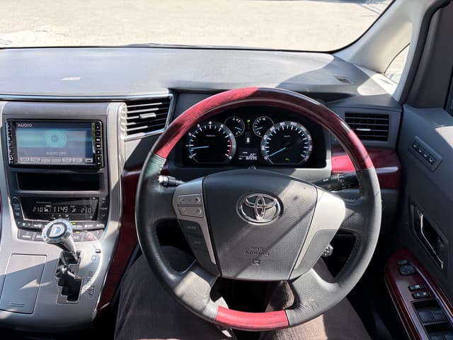 2009 Toyota Vellfire JDM car for sale — photo 9 of 19