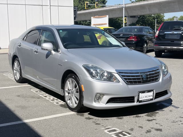 2010 Toyota Crown JDM car for sale — photo 3 of 18