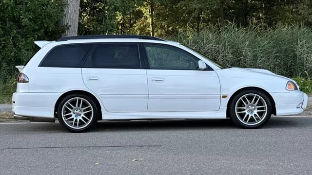2001 Toyota Caldina JDM car for sale — photo 3 of 25