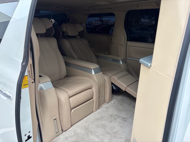 2010 Toyota Vellfire JDM car for sale — photo 18 of 25