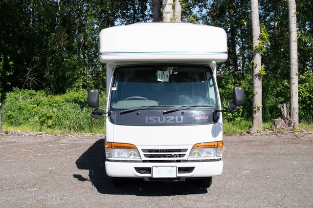 1997 Isuzu Elf JDM car for sale — photo 2 of 10