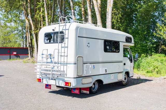1997 Isuzu Elf JDM car for sale — photo 6 of 10