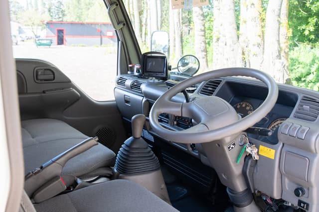 1997 Isuzu Elf JDM car for sale — photo 7 of 10