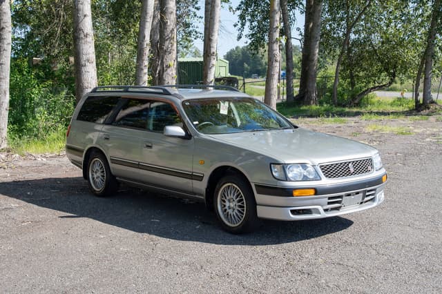 1997 Nissan Stagea JDM car for sale — photo 3 of 10