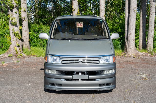 1997 Toyota Regius JDM car for sale — photo 2 of 10