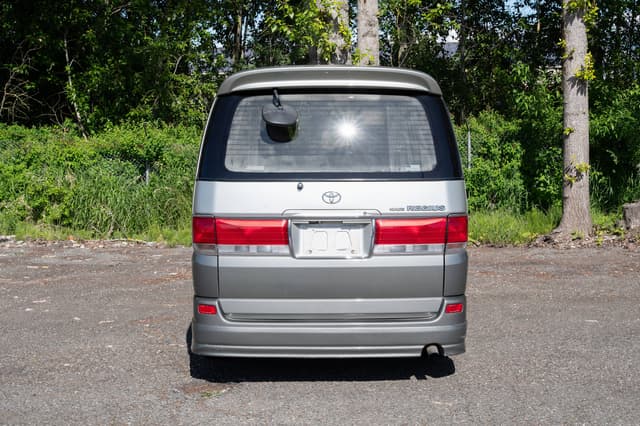 1997 Toyota Regius JDM car for sale — photo 4 of 10