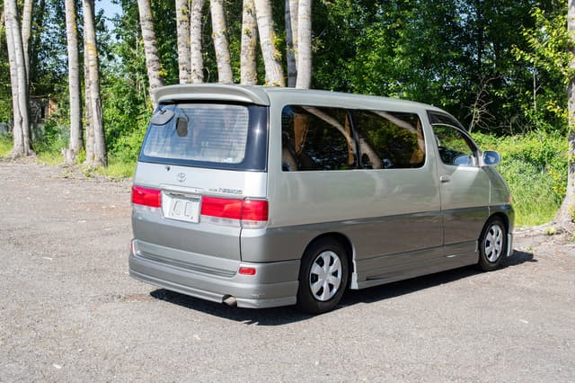 1997 Toyota Regius JDM car for sale — photo 5 of 10