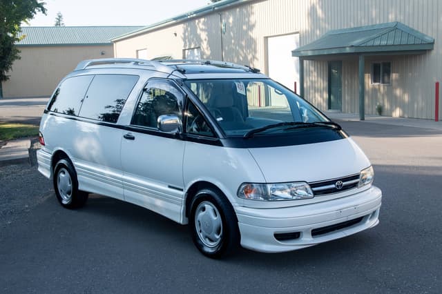 1998 Toyota Estima JDM car for sale — photo 3 of 10