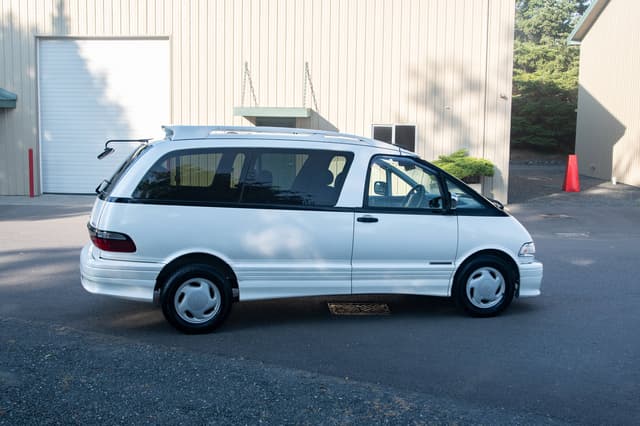 1998 Toyota Estima JDM car for sale — photo 7 of 10