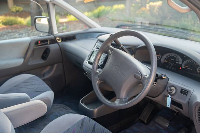 1998 Toyota Estima JDM car for sale — photo 8 of 10