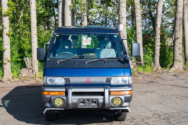 1999 Mitsubishi Delica JDM car for sale — photo 2 of 10