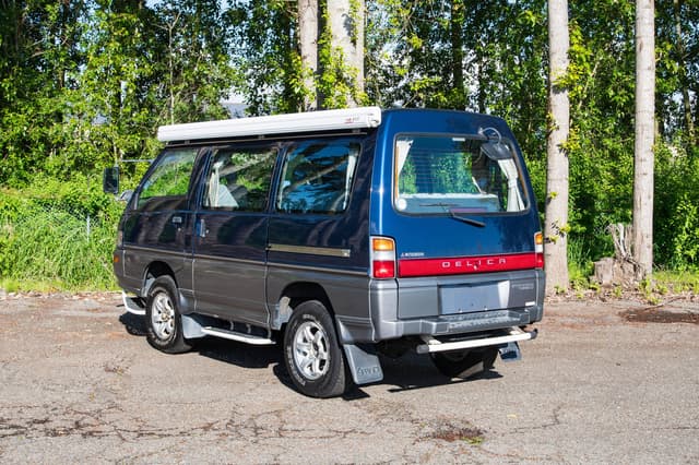 1999 Mitsubishi Delica JDM car for sale — photo 4 of 10