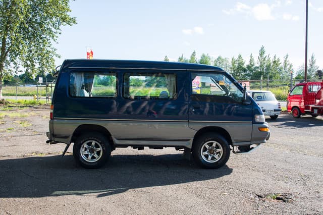 1999 Mitsubishi Delica JDM car for sale — photo 8 of 10