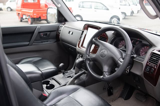 2000 Mitsubishi Pajero JDM car for sale — photo 8 of 10