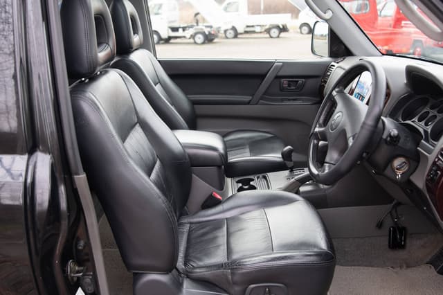 2000 Mitsubishi Pajero JDM car for sale — photo 9 of 10
