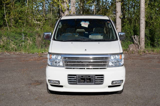 2000 Nissan Elgrand JDM car for sale — photo 2 of 10