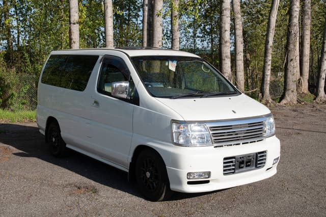 2000 Nissan Elgrand JDM car for sale — photo 3 of 10