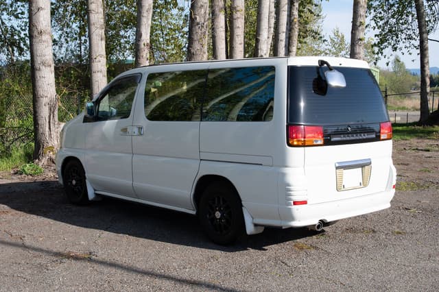 2000 Nissan Elgrand JDM car for sale — photo 4 of 10