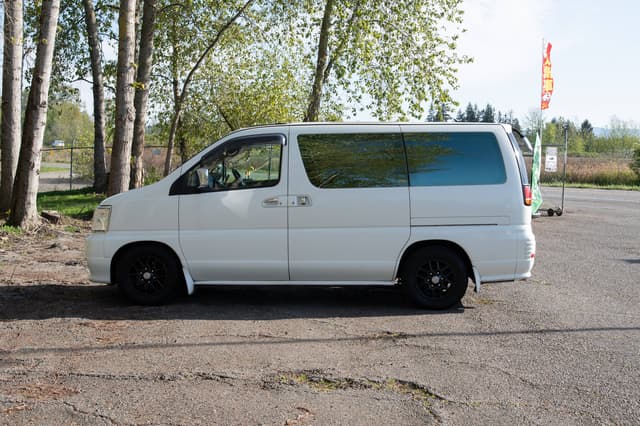 2000 Nissan Elgrand JDM car for sale — photo 7 of 10