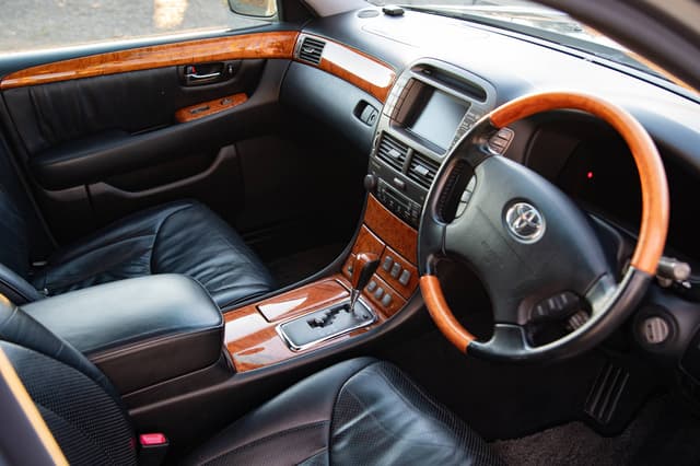 2000 Toyota Celsior JDM car for sale — photo 8 of 10