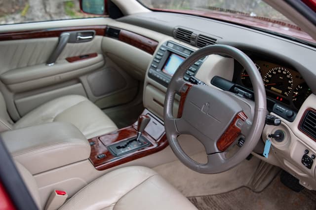2000 Toyota Crown JDM car for sale — photo 9 of 10