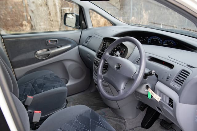 2000 Toyota Estima JDM car for sale — photo 9 of 10
