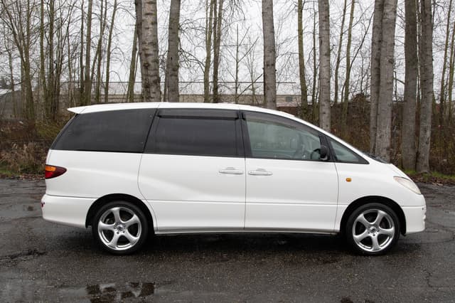 2000 Toyota Estima JDM car for sale — photo 4 of 10