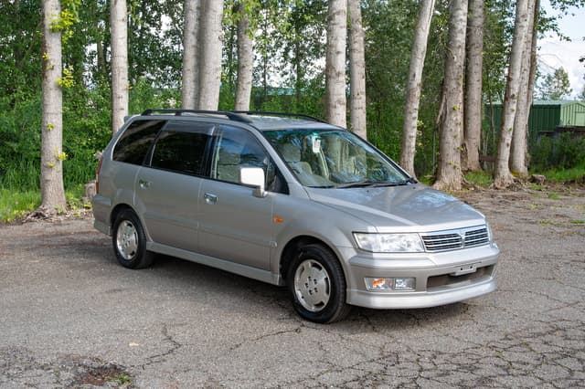 2001 Mitsubishi Chariot JDM car for sale — photo 3 of 10