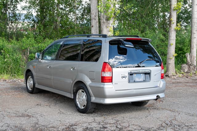 2001 Mitsubishi Chariot JDM car for sale — photo 4 of 10