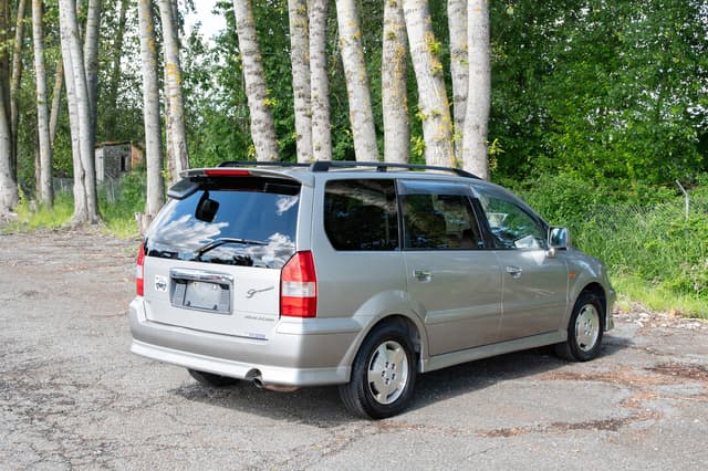 2001 Mitsubishi Chariot JDM car for sale — photo 6 of 10