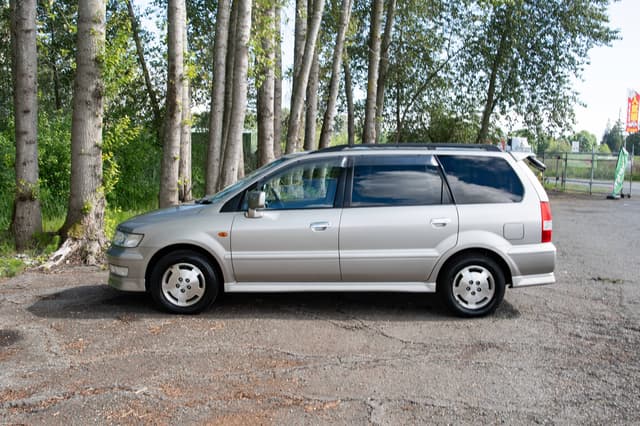 2001 Mitsubishi Chariot JDM car for sale — photo 8 of 10