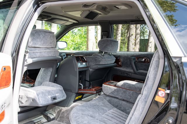 2001 Nissan President JDM car for sale — photo 8 of 10