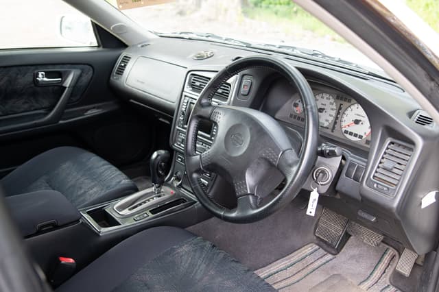 2001 Nissan Stagea JDM car for sale — photo 7 of 10