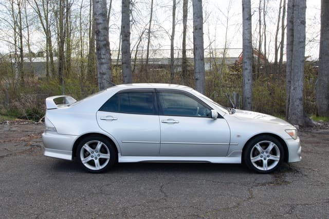2001 Toyota Altezza JDM car for sale — photo 7 of 10