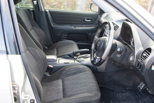 2001 Toyota Altezza JDM car for sale — photo 9 of 10