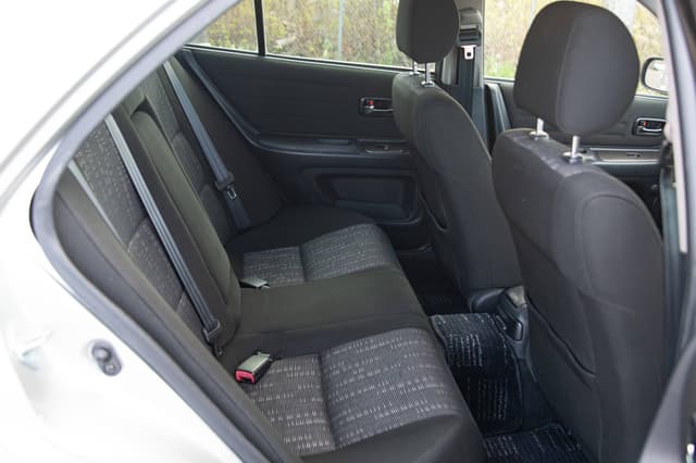2001 Toyota Altezza JDM car for sale — photo 10 of 10