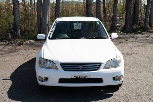 2001 Toyota Altezza JDM car for sale — photo 2 of 10