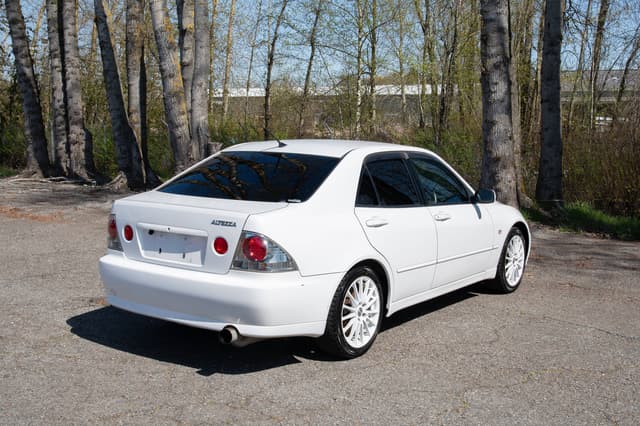 2001 Toyota Altezza JDM car for sale — photo 6 of 10