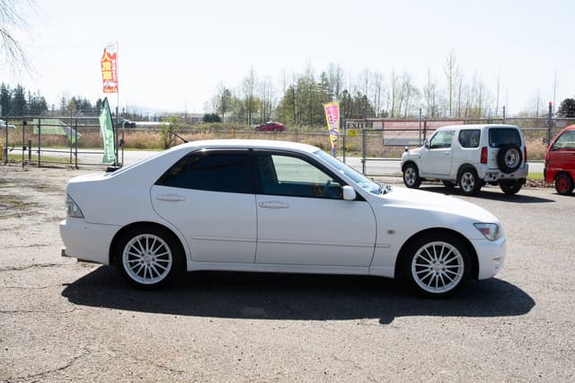 2001 Toyota Altezza JDM car for sale — photo 7 of 10