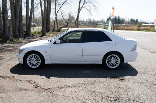 2001 Toyota Altezza JDM car for sale — photo 8 of 10