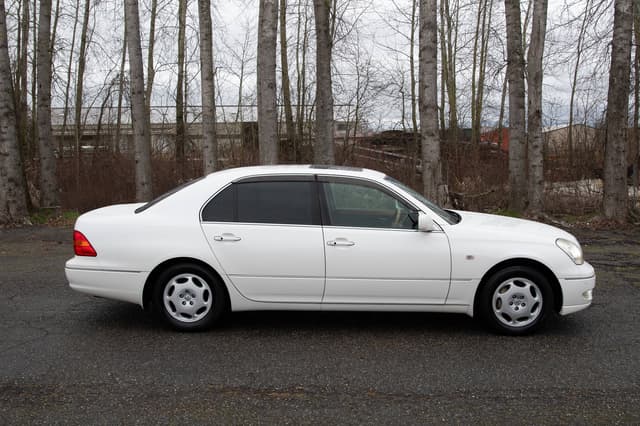 2001 Toyota Celsior JDM car for sale — photo 7 of 10