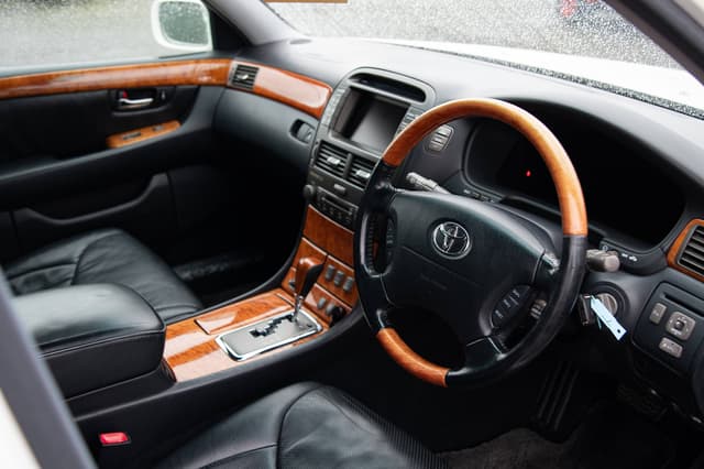 2001 Toyota Celsior JDM car for sale — photo 9 of 10