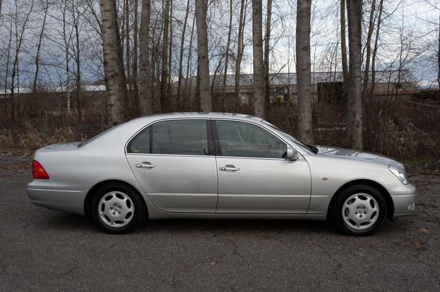2001 Toyota Celsior JDM car for sale — photo 7 of 10