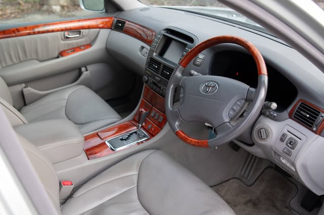 2001 Toyota Celsior JDM car for sale — photo 9 of 10