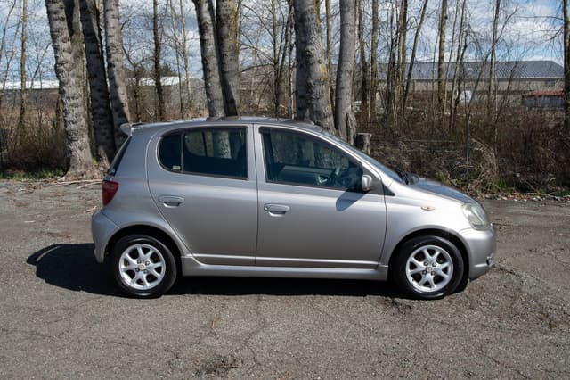 2001 Toyota Vitz JDM car for sale — photo 6 of 10
